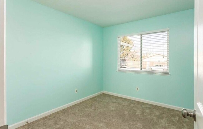 Building Photo - Beautiful 3 Bedroom Home Located in the City of Pittsburg.