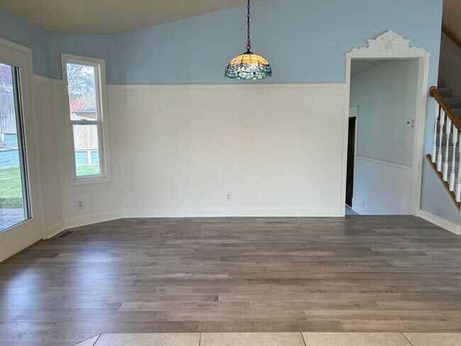 Building Photo - Gorgeous 5 bedroom 3 bathroom Home In Eagle