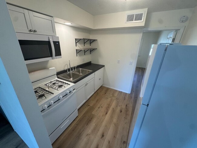 Primary Photo - 208 Lindell Dr