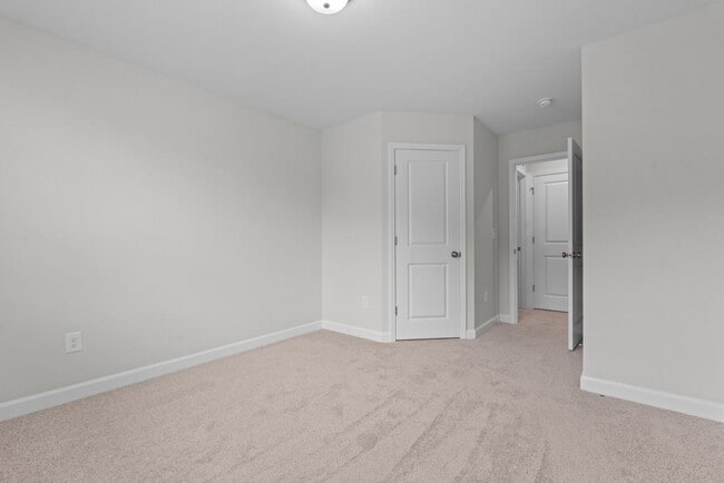 Building Photo - SHOWINGS UNAVAILABLE UNTIL OCTOBER 1ST. Ne...