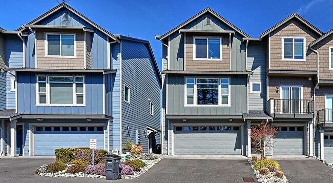 Primary Photo - End Unit Townhome Near Silver Lake!