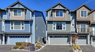 Building Photo - End Unit Townhome Near Silver Lake!