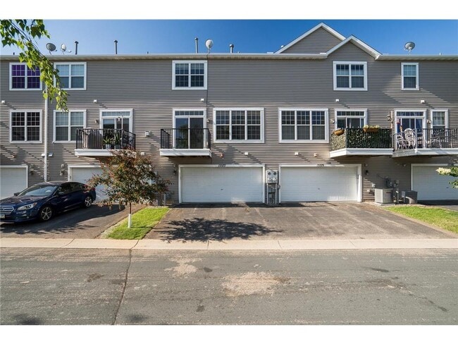Building Photo - 15577 Junegrass Ln