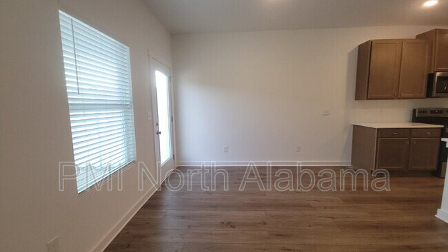 Building Photo - 7601 Discovery Pt Dr NW