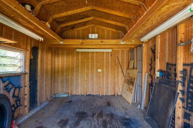 Building Photo - 328 Linden Rd