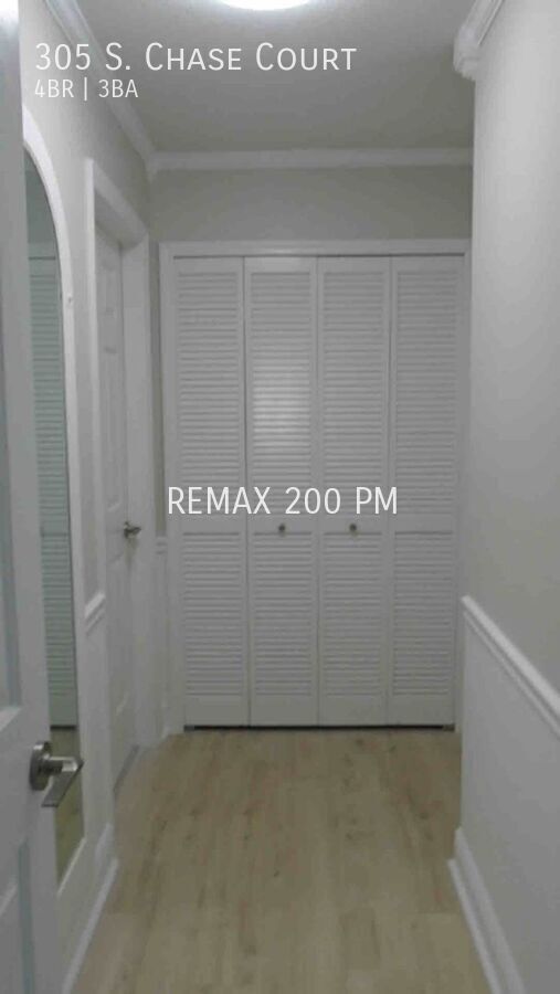 Building Photo - 305 S Chase Ct