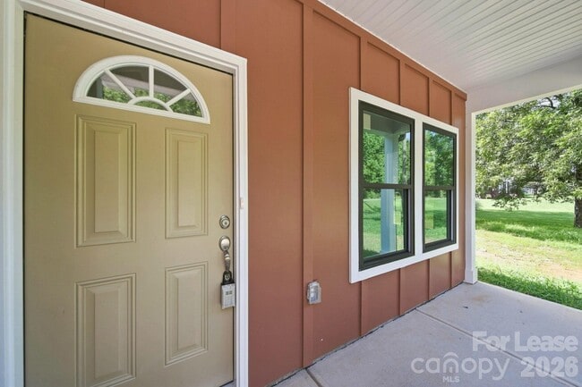 Building Photo - 1533 S Battleground Ave