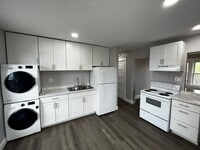 Building Photo - 105 2nd St