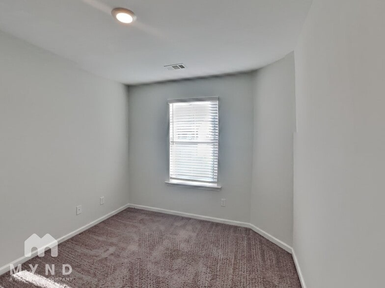 Building Photo - 6 Cardinal Ct