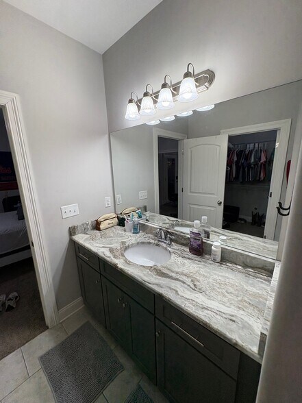 Building Photo - 318 Paul T Cir