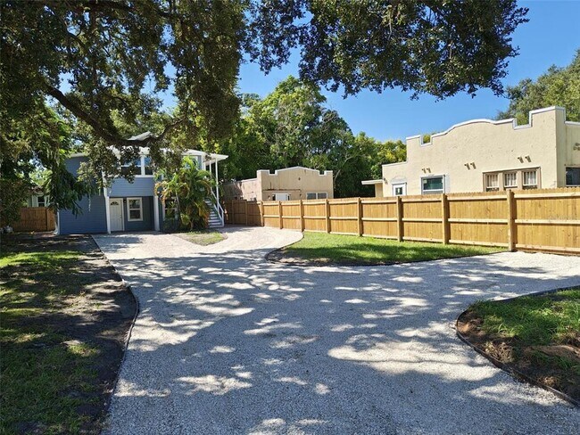 Building Photo - 1135 Drew St