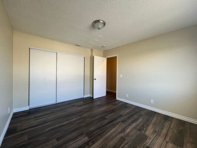 Building Photo - 14070 Juniper St