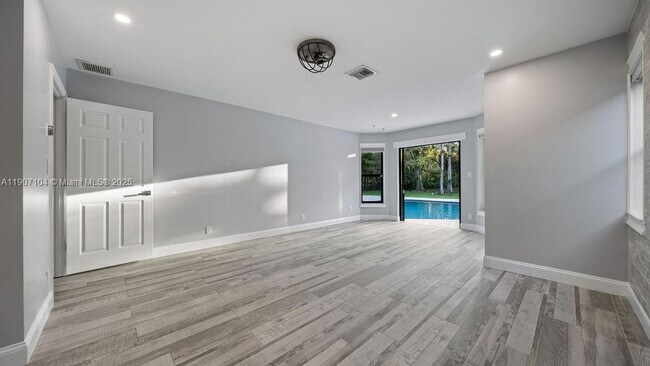 Building Photo - 5831 NW 81st Terrace