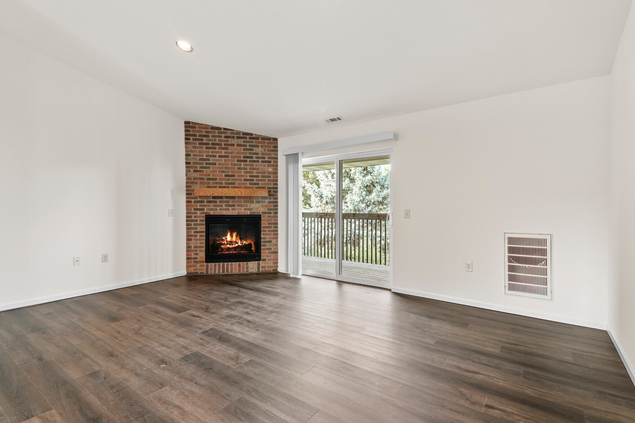 Building Photo - 838 N Thompson Dr