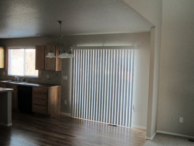 Building Photo - 427 Bow Creek Ln