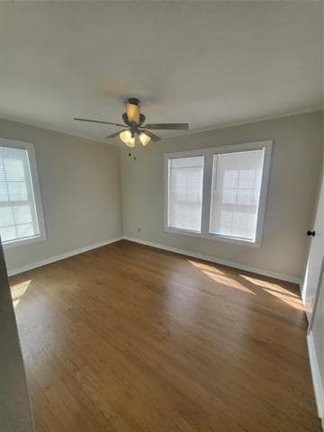 Building Photo - 516 W Beach St