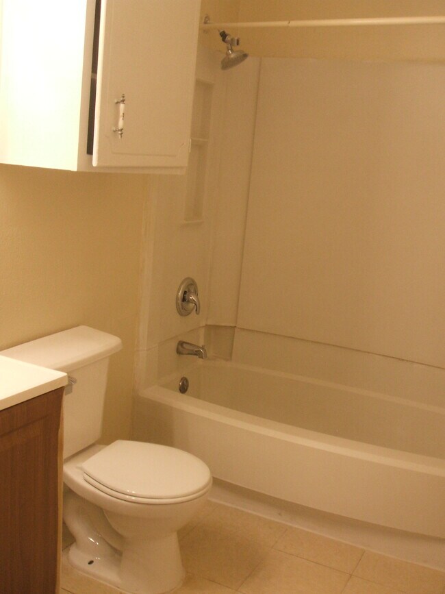 Building Photo - 5920 Mission Sunrise