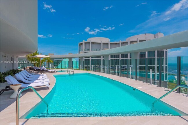 Building Photo - 2831 S Bayshore Dr