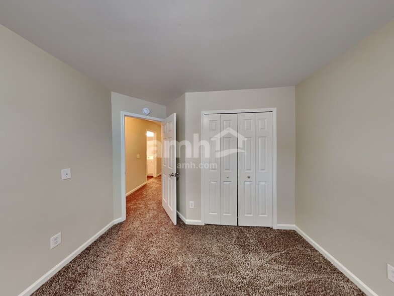 Building Photo - 5 Horseshoe Ln