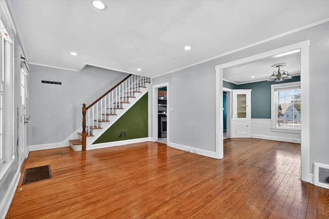 Building Photo - OPEN HOUSE on Sunday Feb 15th from 12 - 2 PM  Turn-key Ready 3 BR 1 BA in Newburgh, NY -$2950