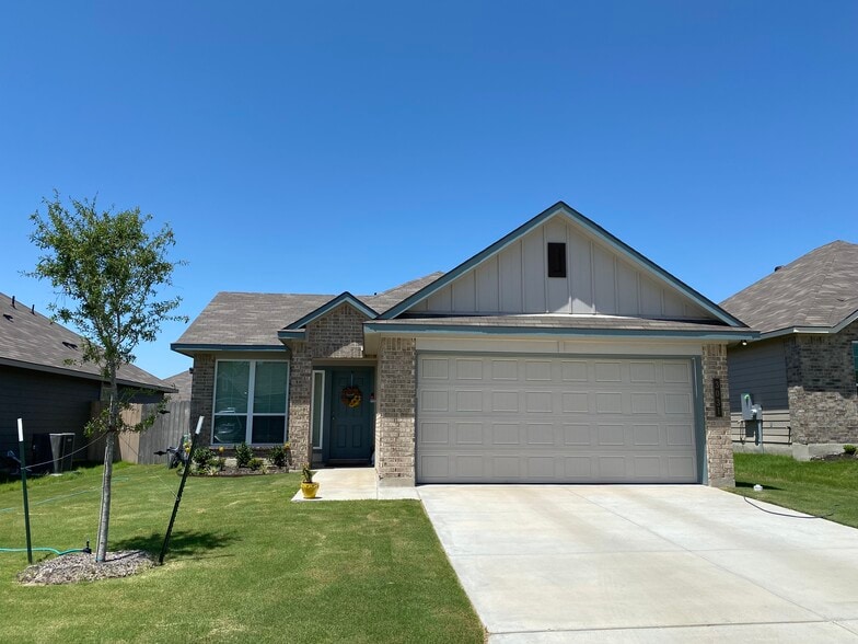 Primary Photo - 3031 Dade Loop