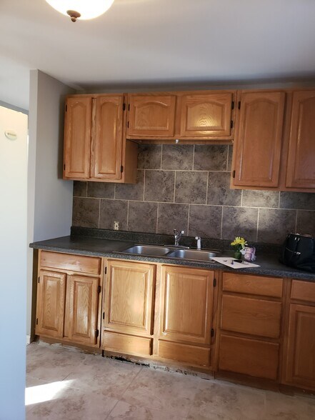 Building Photo - 4501 N Tracy Ave