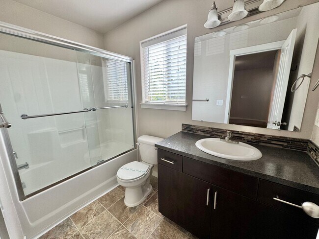 Building Photo - Ask about free rent... Nearly New, wonderf...