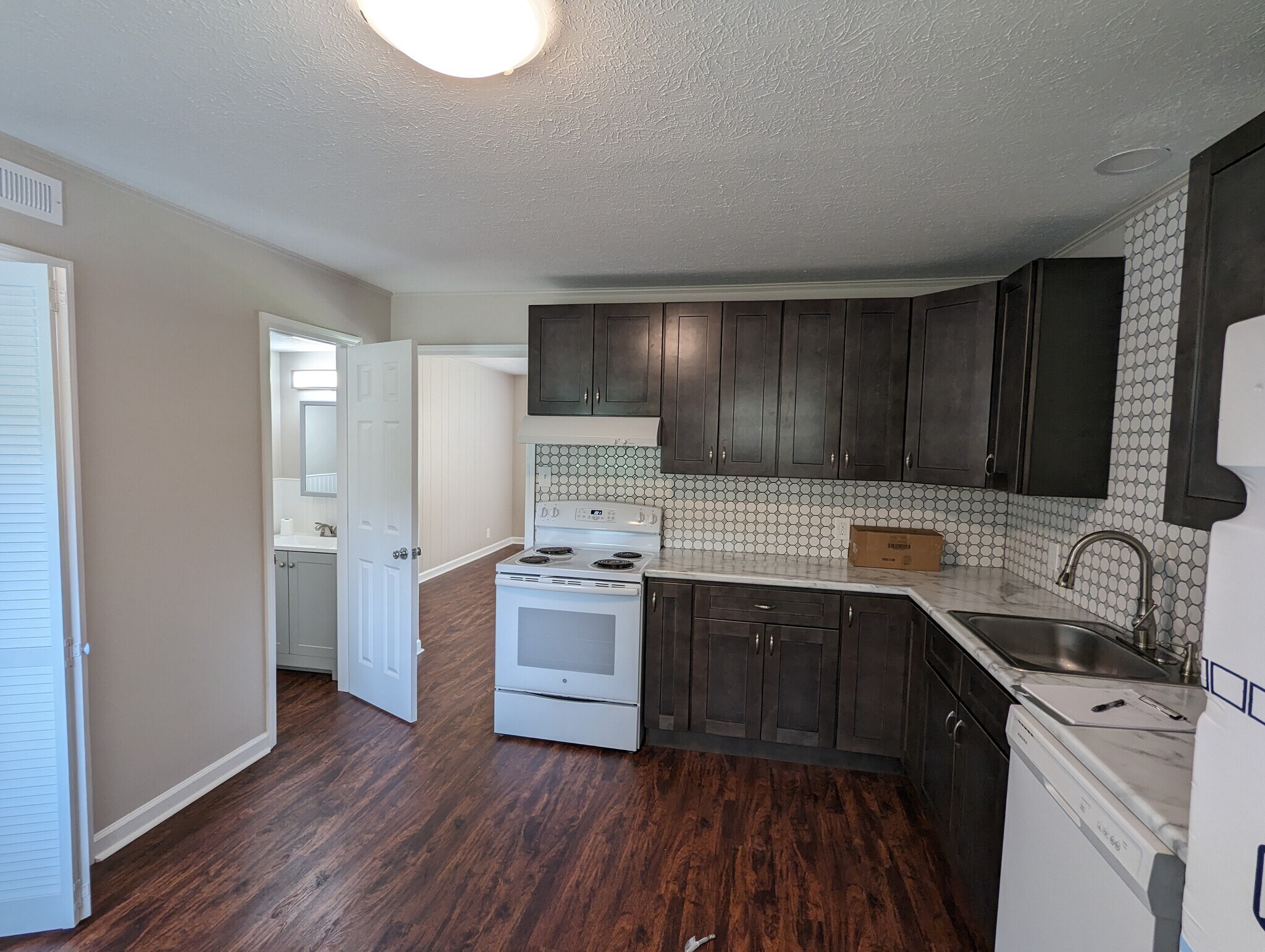 Building Photo - 112 Victor Reiter Pky