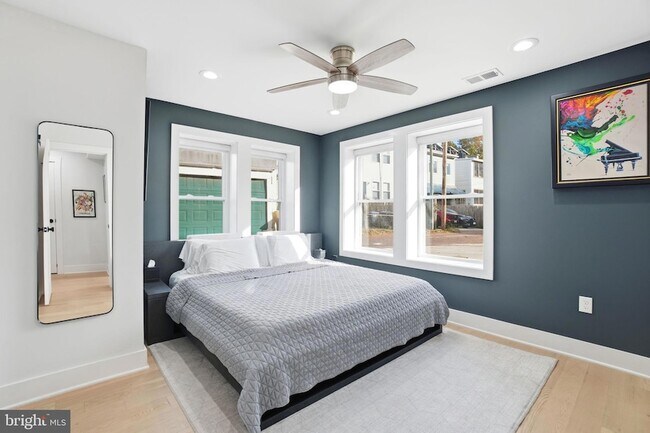 Building Photo - 616 Quebec Place NW