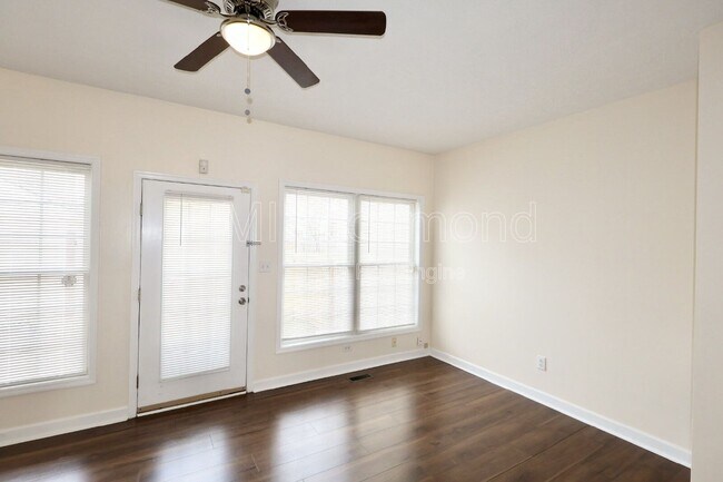 Building Photo - 2716 Goyne Loop