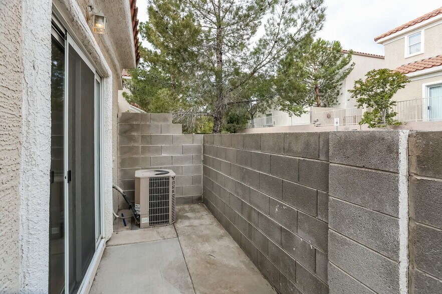 Building Photo - 1449 Morro Creek St