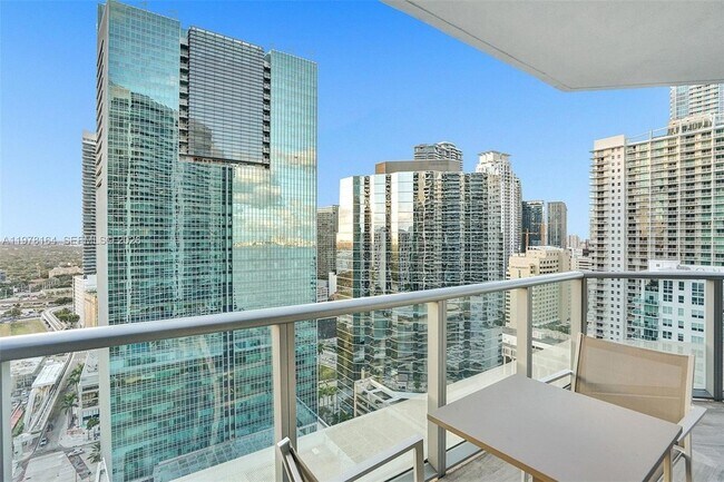 Building Photo - 1300 Brickell Bay Dr