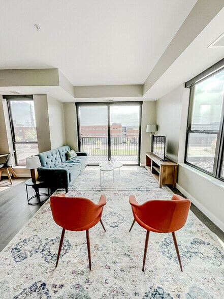 Building Photo - 1400 E Walnut St