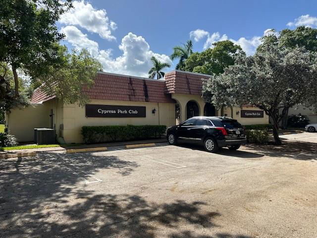 Building Photo - 134 S Cypress Rd