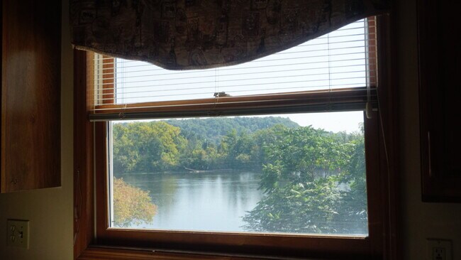 Building Photo - 758 Hudson Ave