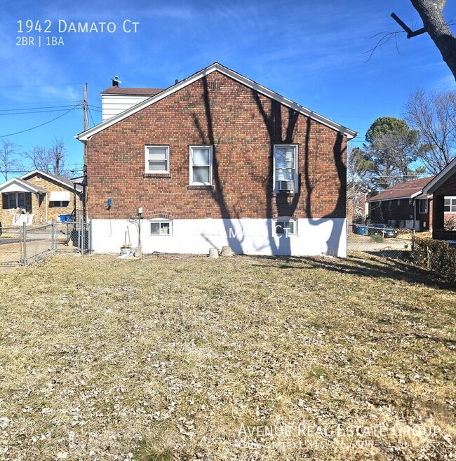 Building Photo - Charming 2-Bed Home in St. Louis with Cozy...