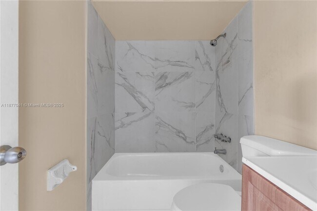Building Photo - 5807 SW 27th St