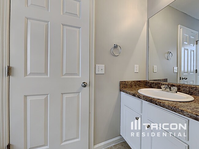 Building Photo - 724 Walton Dr