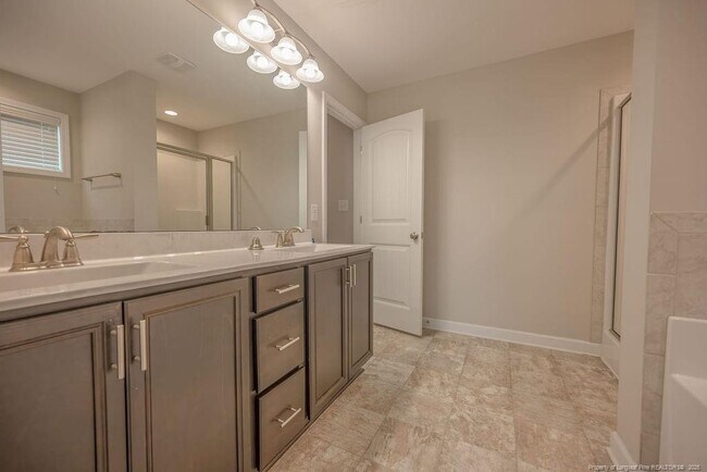 Building Photo - 6821 Hunters Den Rd