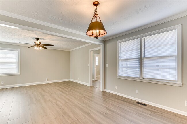 Building Photo - 3210 York Dr