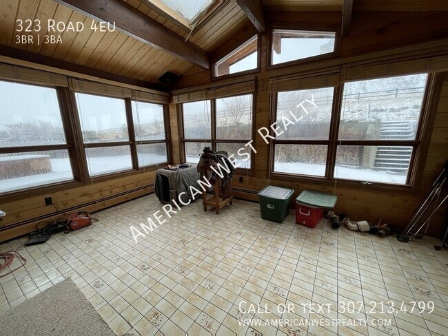 Building Photo - 323 Rd 4Eu