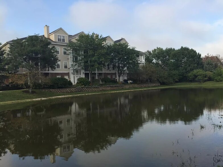 Building Photo - 3275 Stratford Ct