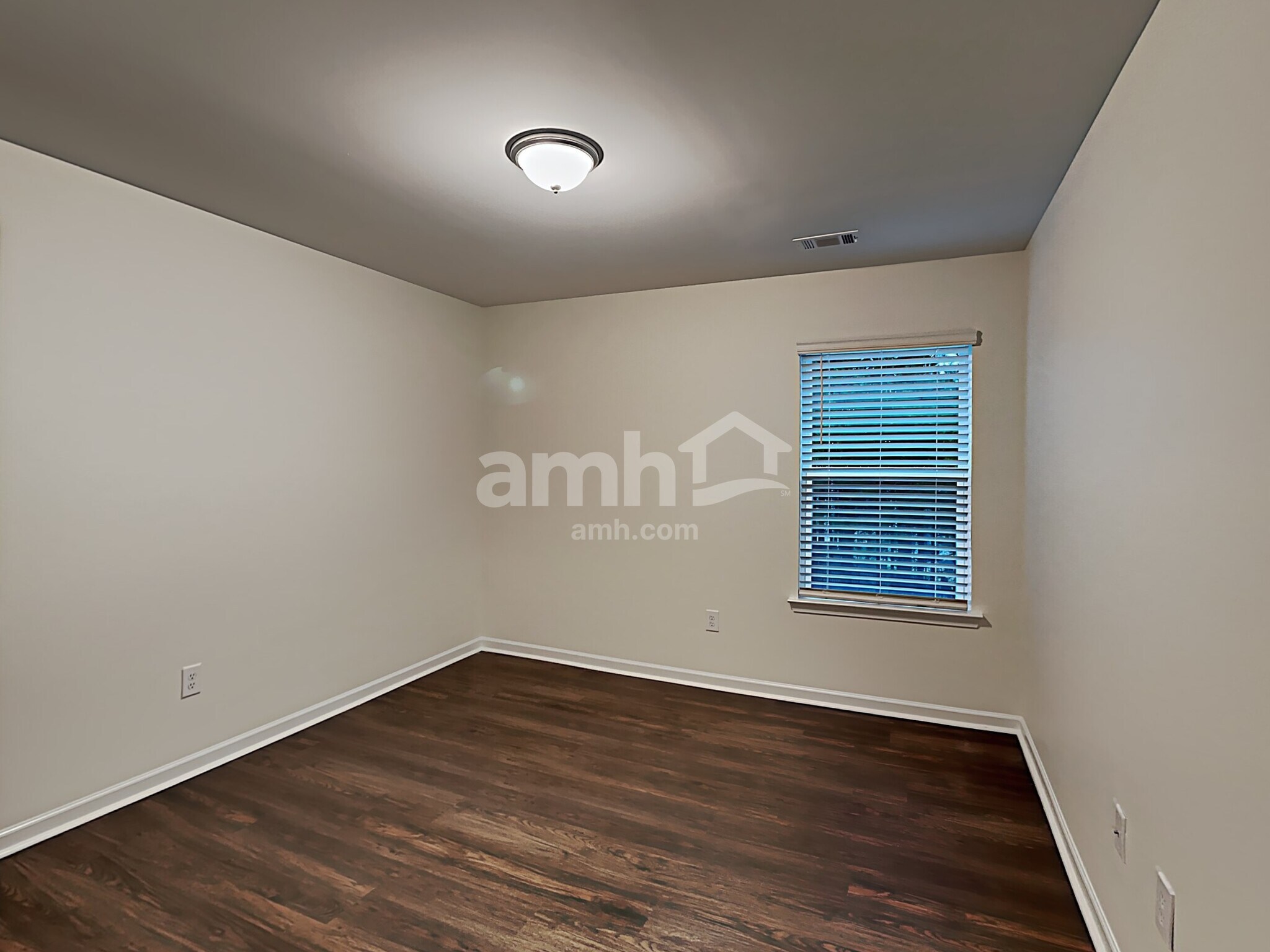 Building Photo - 41 Camp Cir