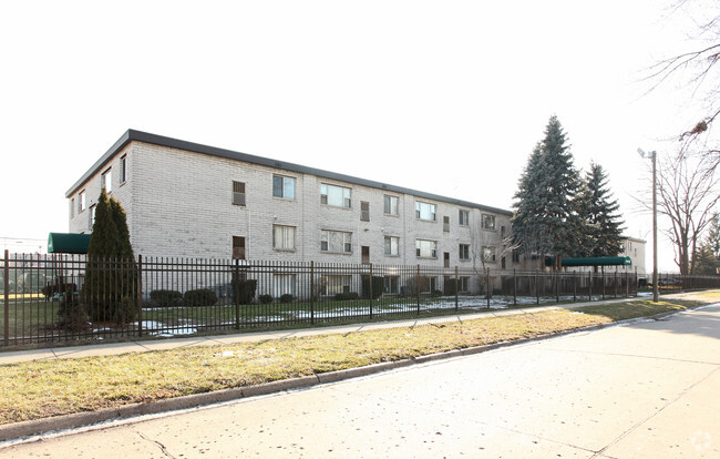 Primary Photo - Pineridge Park Apartments