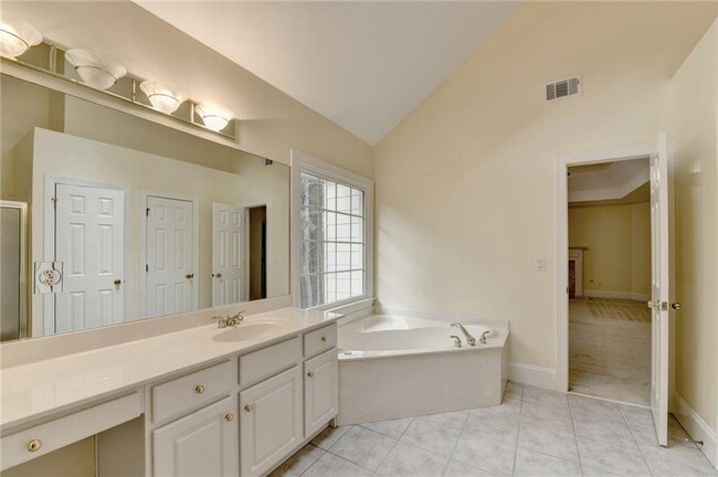 Building Photo - 11140 Donnington Dr