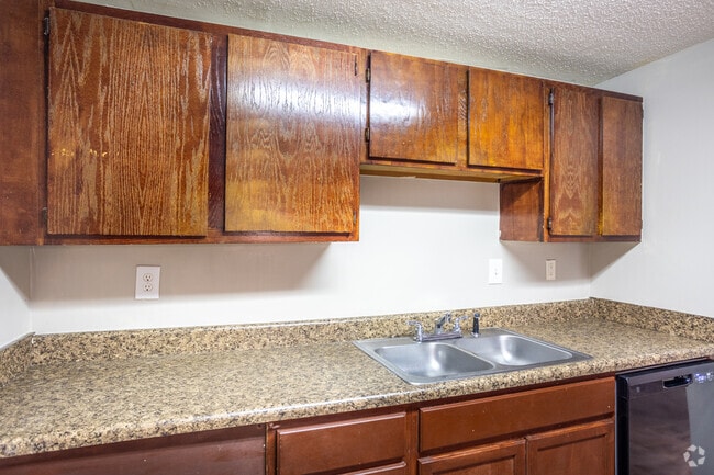2BR, 1BA - 950SF - Village of College Park