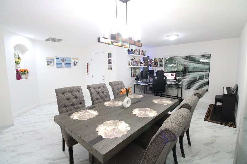 Building Photo - 600 Swallowtail Dr