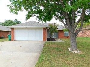 Building Photo - 2025 Duck Creek Rd