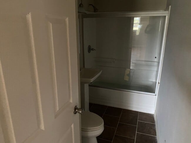 Building Photo - Great 4/2 in Central Lake Charles!