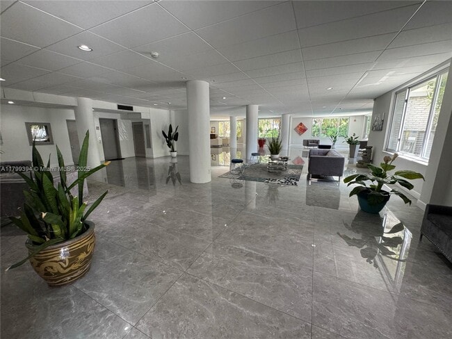 Building Photo - 9700 W Bay Harbor Dr